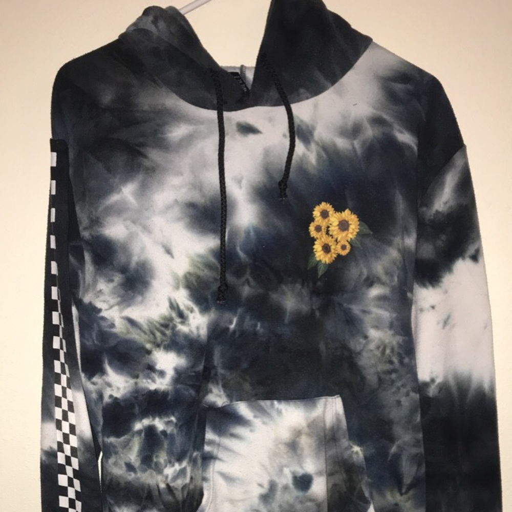 tie dye sweatshirt with checkered sleeves